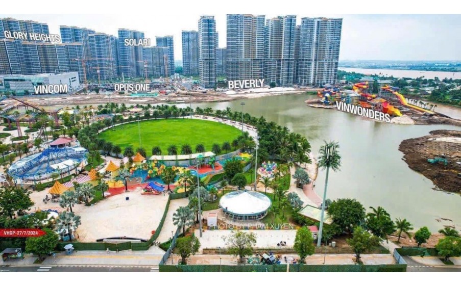 bán căn 2pn giá 2ty2 có nội thất  vinhomes grand park